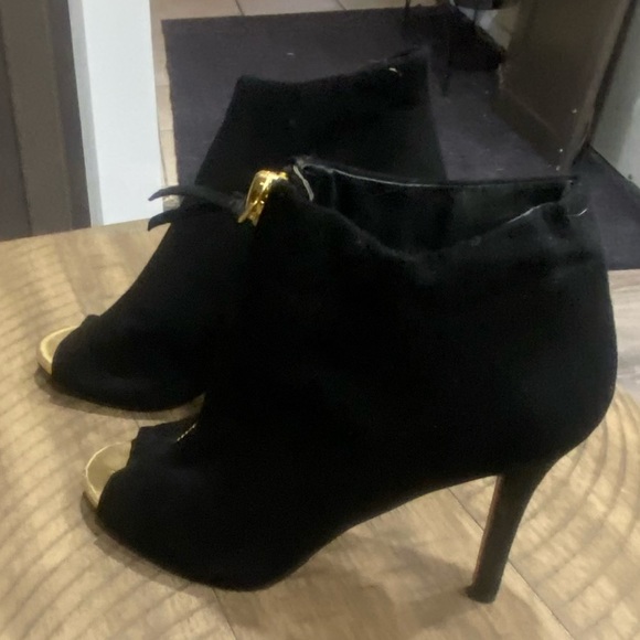 Size 6.5 black velvety heels. - Picture 4 of 6